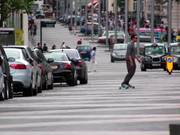 Skateboarding in the Road - Commercials - Y8.COM