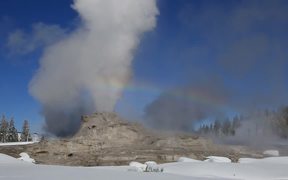 Yellowstone National Park: Castle Geyser - Fun - VIDEOTIME.COM