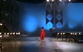 Gloria Gaynor - Never Can Say Goodbye Music Video