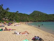 Sun Bathers on Hawaiian Beach - Fun - Y8.COM