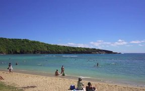 Panning Beach Shot in Hawaii - Fun - VIDEOTIME.COM