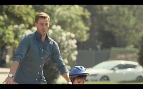 SEAT Leon Commercial: To the Right