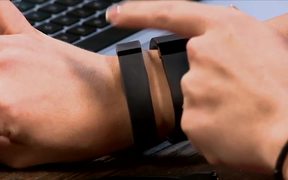 Fitbit Force - Review - Tech - VIDEOTIME.COM